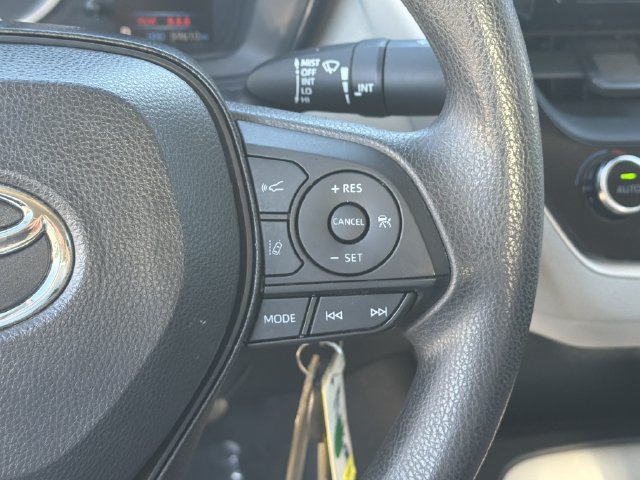 Used 2020 Toyota Corolla LE FWD image 27