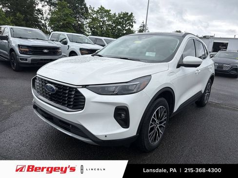 Used 2025 Ford Escape SE w/ PHEV Premium Package FWD image 1