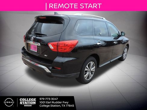 Used 2020 Nissan Pathfinder SV image 4