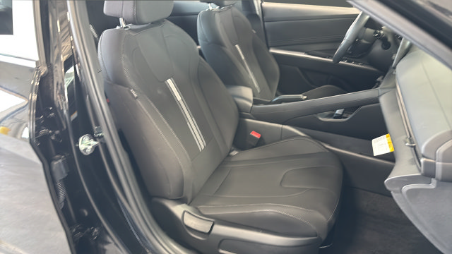 Certified 2025 Hyundai Elantra Sport FWD image 24
