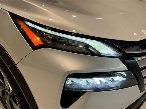Used 2025 Nissan Rogue SV AWD/4WD image 32