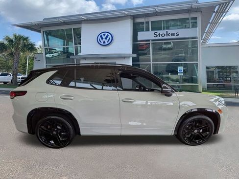 New 2026 Volkswagen Tiguan SE R-Line FWD image 3