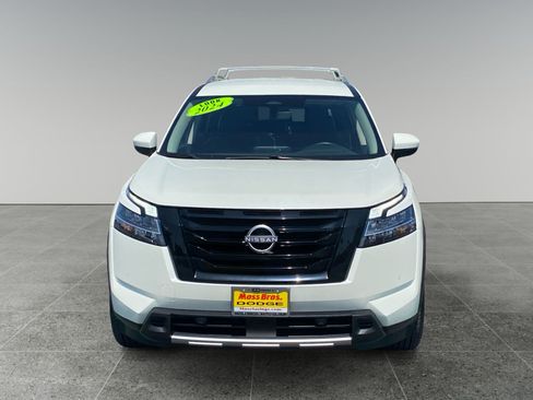 Used 2024 Nissan Pathfinder SL w/ Black Appearance Package FWD image 8