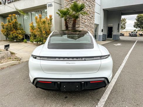 Used 2022 Porsche Taycan image 11