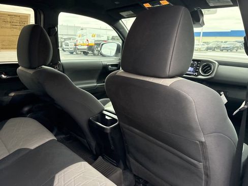 Used 2022 Toyota Tacoma TRD Sport image 13