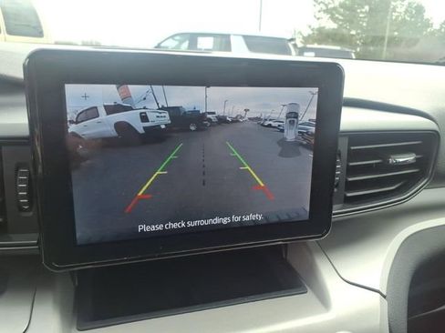 Used 2023 Ford Explorer XLT image 18