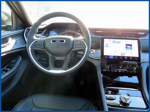 New 2025 Jeep Grand Cherokee Limited image 10