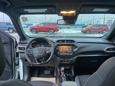 Used 2023 Chevrolet TrailBlazer RS w/ Sun and Liftgate Package image 19