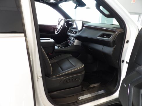 Used 2023 Chevrolet Tahoe Premier w/ Advanced Technology Package AWD/4WD image 29
