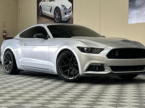 Used 2016 Ford Mustang Coupe RWD image 2