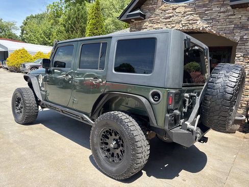 Used 2008 Jeep Wrangler Unlimited Sahara AWD/4WD image 3