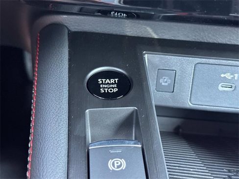 New 2025 Nissan Kicks SR image 30