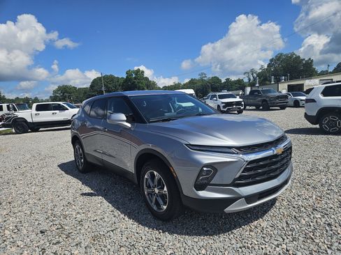 Used 2025 Chevrolet Blazer LT AWD/4WD image 3