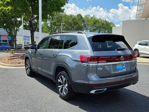 Used 2024 Volkswagen Atlas SE FWD image 3