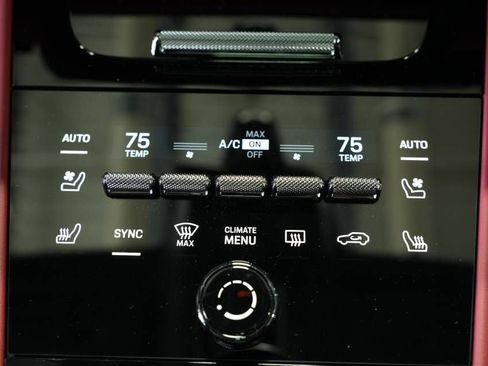 Certified 2025 Porsche Cayenne AWD/4WD image 22