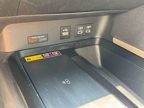 Certified 2025 Toyota Camry Hybrid image 20