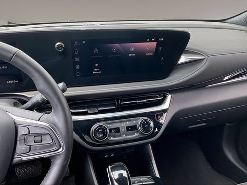 Used 2024 Buick Envista Sport Touring w/ Convenience I Package FWD image 6