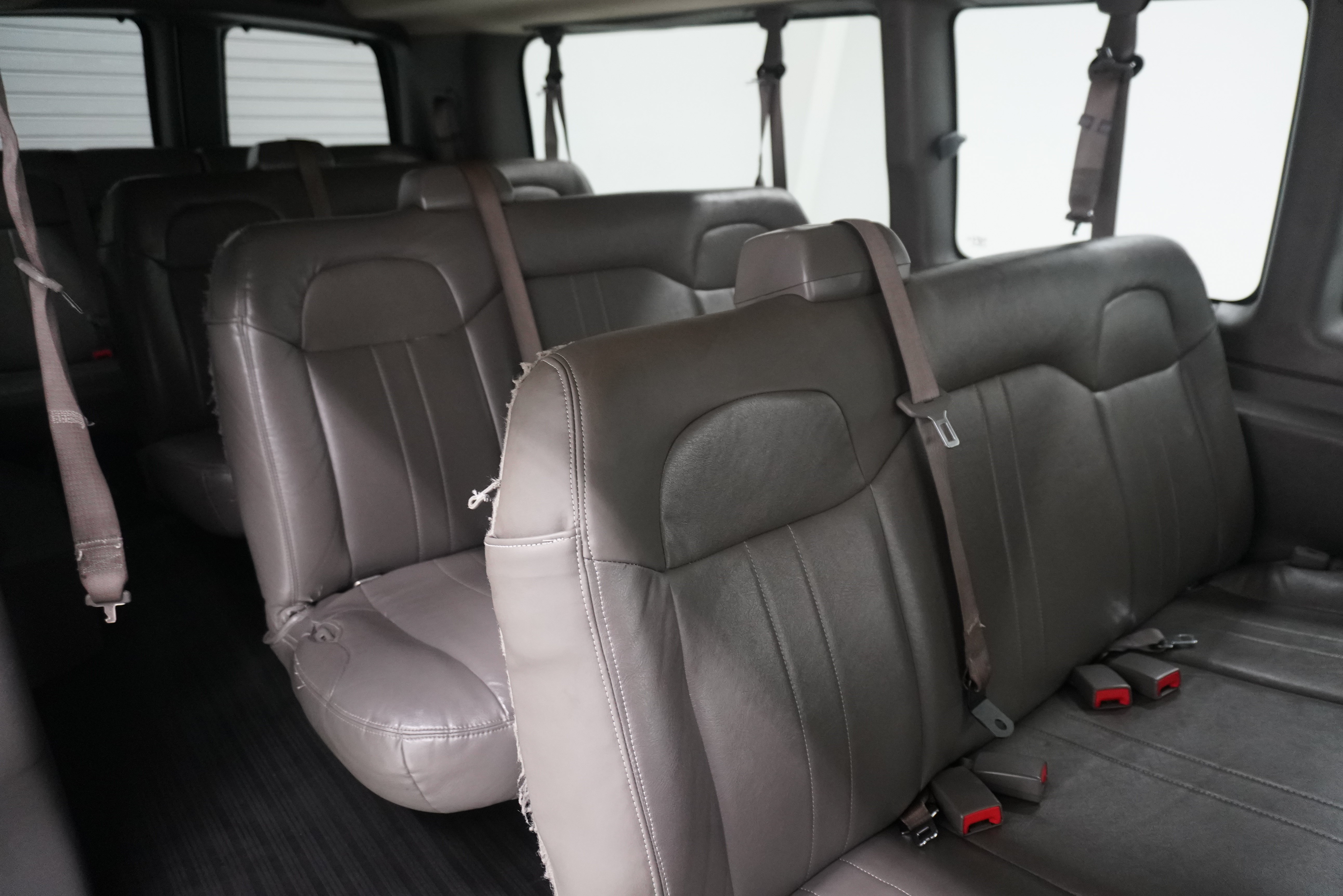 Used 2022 Chevrolet Express 3500 LS RWD image 10