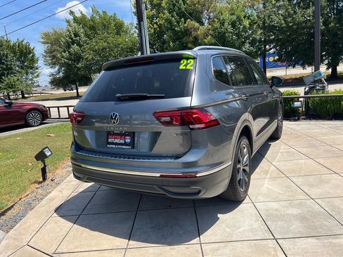 Used 2022 Volkswagen Tiguan SE AWD/4WD image 11