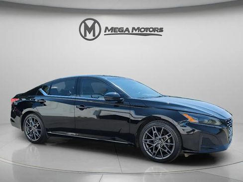 Used 2023 Nissan Altima 2.0 SR FWD image 10