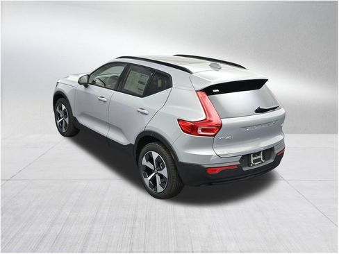 New 2026 Volvo XC40 B5 Plus w/ Protection Package Premier AWD/4WD image 15