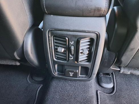 Used 2020 Jeep Grand Cherokee Altitude image 16