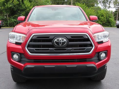 Used 2019 Toyota Tacoma TRD Off-Road image 9