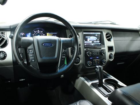 Used 2015 Ford Expedition EL XLT w/ Equipment Group 202A AWD/4WD image 2