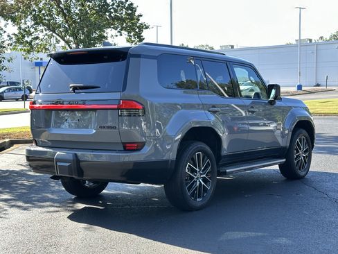 Used 2025 Lexus GX 550 w/ Accessory Package (2T) AWD/4WD image 12