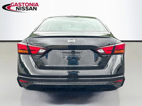 Used 2025 Nissan Altima 2.5 SV FWD image 7