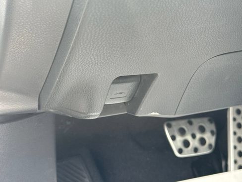 Used 2025 Toyota Camry SE FWD image 39