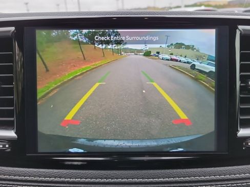 Used 2025 Chrysler Pacifica Limited image 12