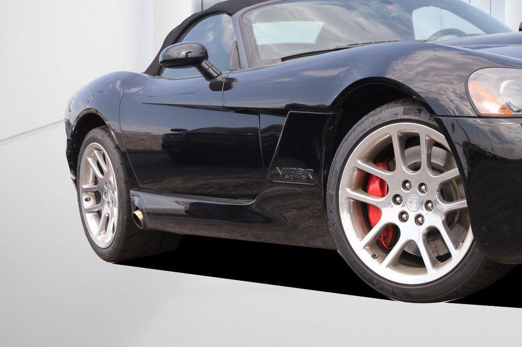 Used 2005 Dodge Viper SRT-10 RWD image 3