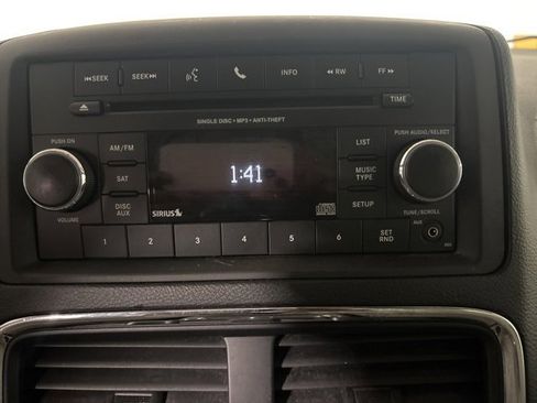 Used 2015 Dodge Grand Caravan SXT w/ UConnect Hands-Free Group image 27