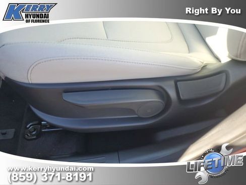 New 2026 Hyundai Tucson Blue SE image 18