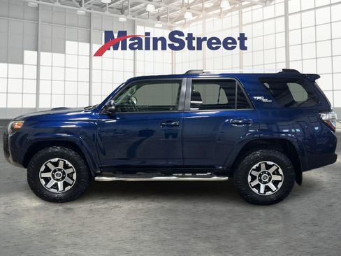 Used 2018 Toyota 4Runner TRD Off-Road Premium image 2