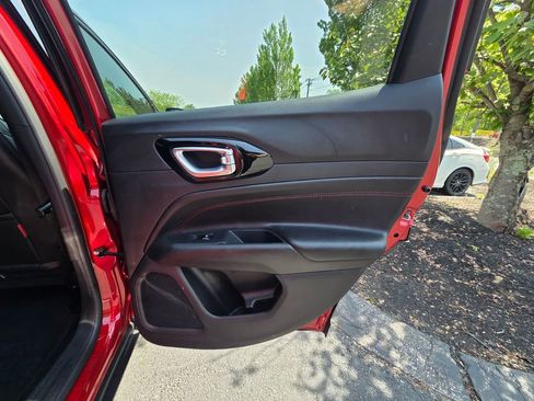 Used 2025 Jeep Compass Trailhawk AWD/4WD image 22