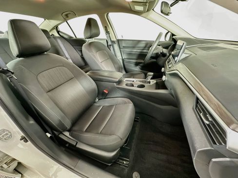 Used 2025 Nissan Altima 2.5 SV FWD image 29