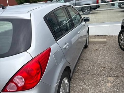 Used 2011 Nissan Versa 1.8 S FWD image 7
