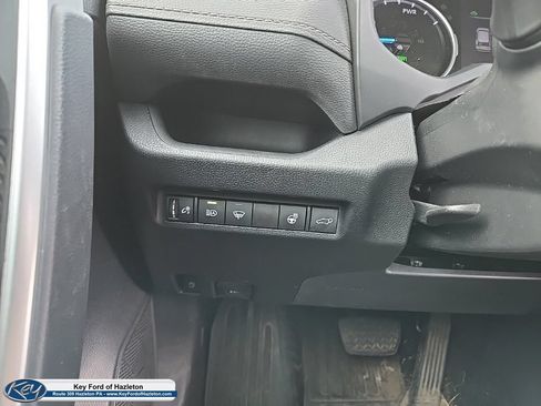 Used 2021 Toyota RAV4 XLE Premium AWD/4WD image 28