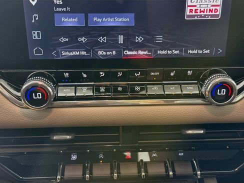 Used 2024 GMC Canyon Denali AWD/4WD image 17