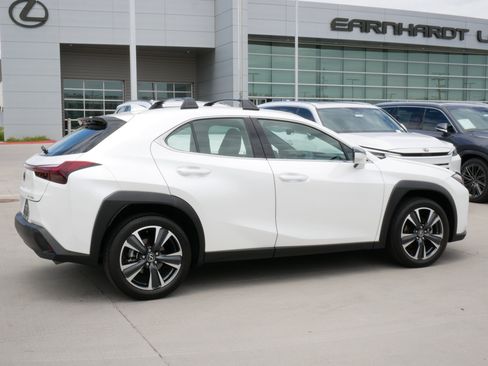 Certified 2025 Lexus UX 300h FWD w/ Accessory Package (Z2) image 11