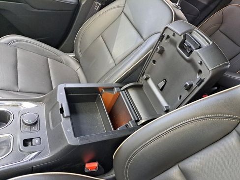 Certified 2023 Chevrolet Traverse Premier image 30