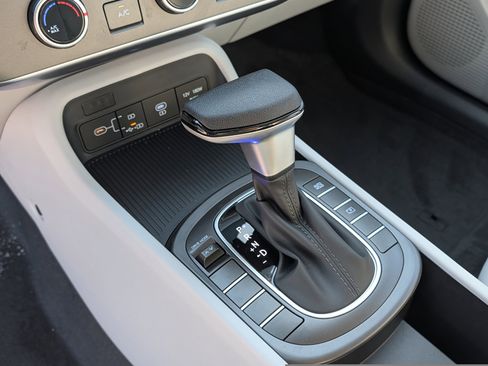 New 2026 Hyundai Kona SE image 14