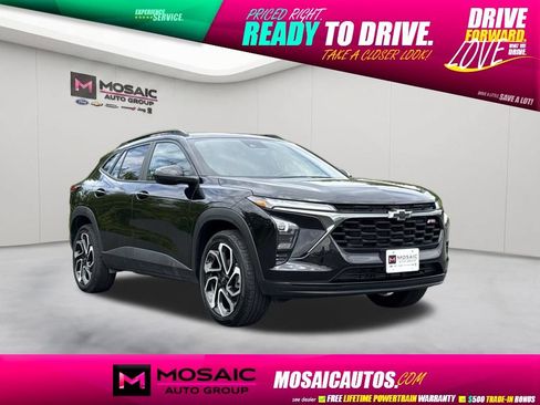 Used 2025 Chevrolet Trax RS FWD image 1