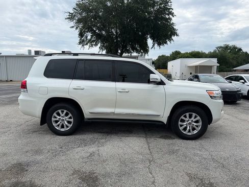 Used 2019 Toyota Land Cruiser w/ Four Season Floor Mat Package AWD/4WD image 8