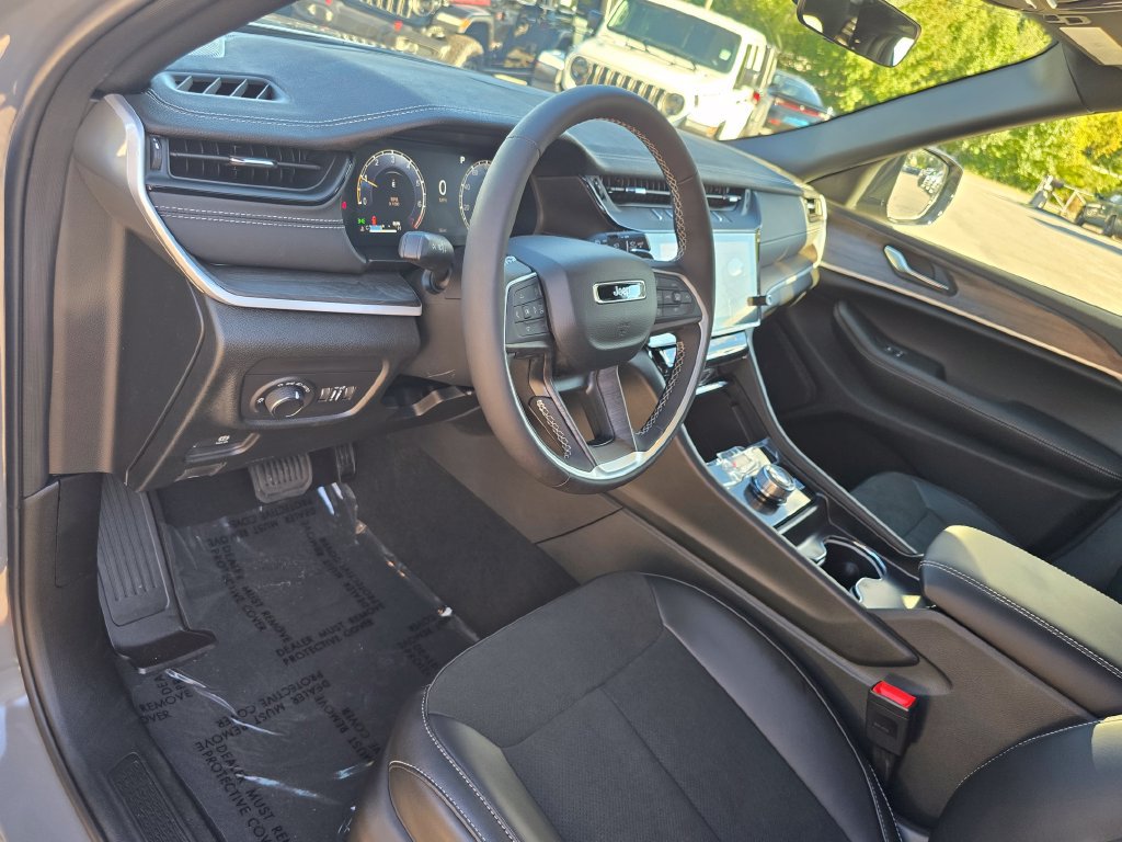 New 2027 Jeep Grand Cherokee Altitude RWD image 23