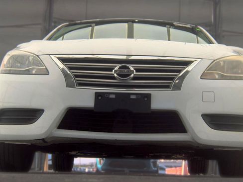 Used 2015 Nissan Sentra SV FWD image 3