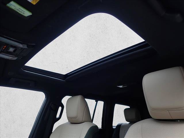 Used 2025 Lexus GX 550 AWD/4WD image 13