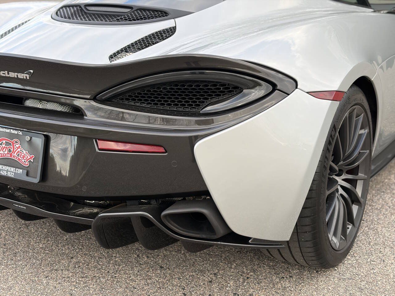 Used 2017 McLaren 570S RWD image 17